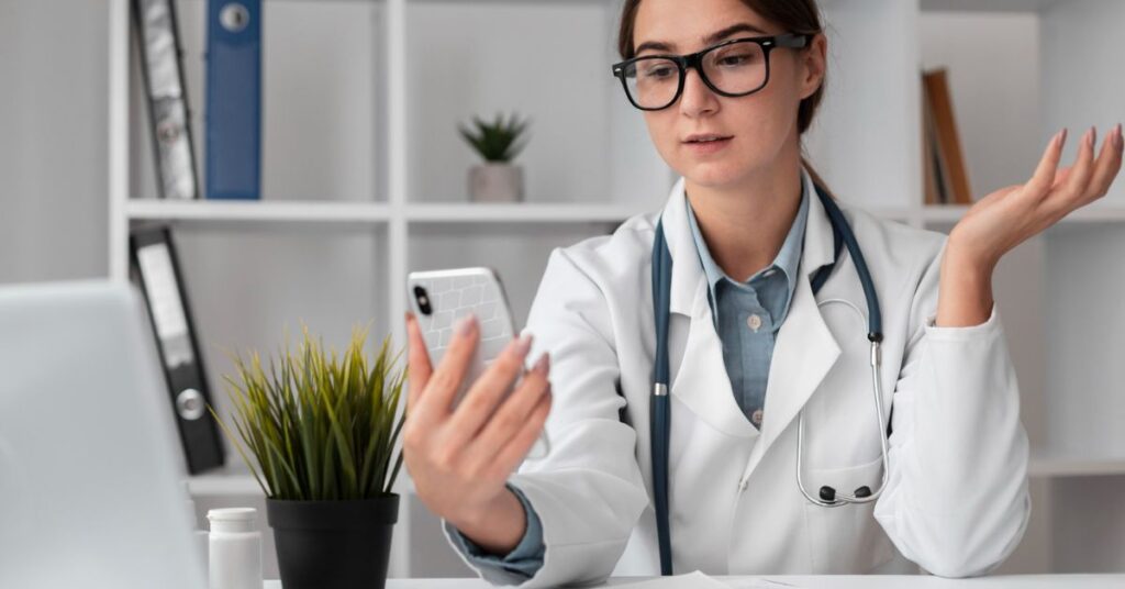 best gynecology doctor Indore consultation with patient for better care